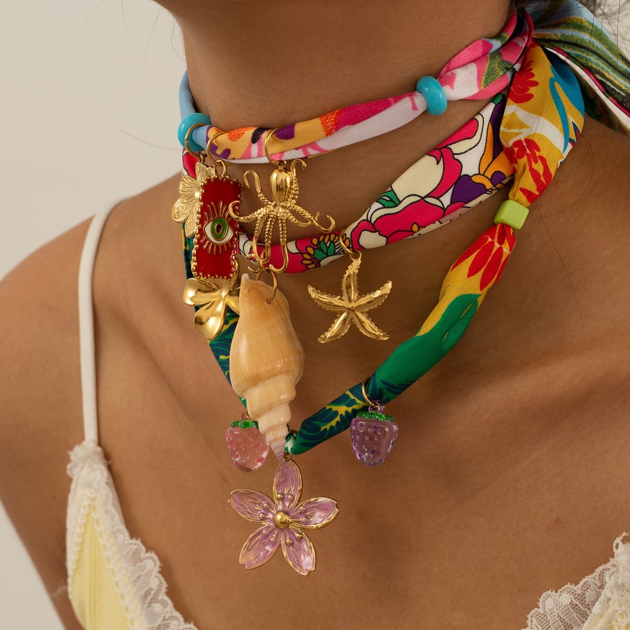1 pezzo esagerato collana con ciondolo a forma di ferro di cavallo in acciaio inossidabile color oro da donna Immagine2