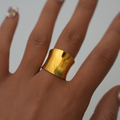 Anillo minimalista de acero inoxidable dorado de 1 pieza con forma irregular simple h5 Imagen4