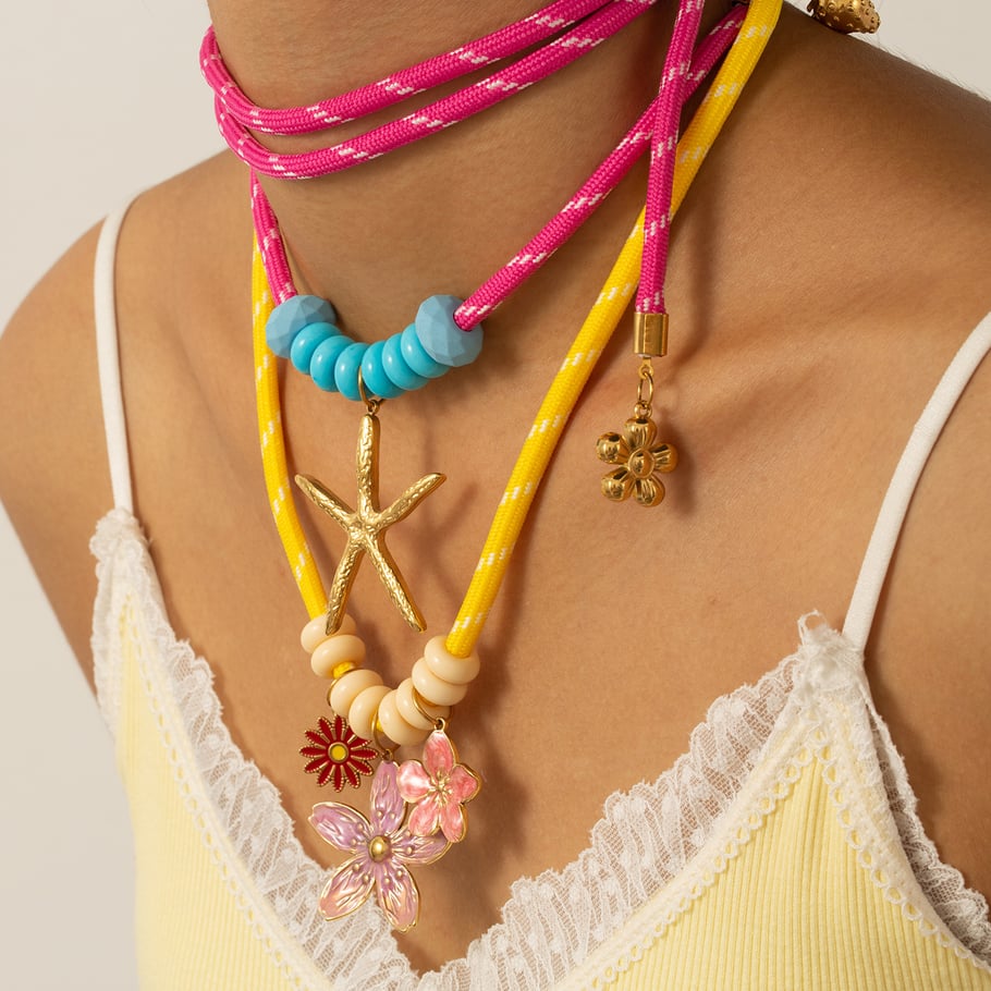 1 pezzo di collana con ciondolo a forma di fiore e stella marina in acciaio inossidabile color oro da donna Immagine2