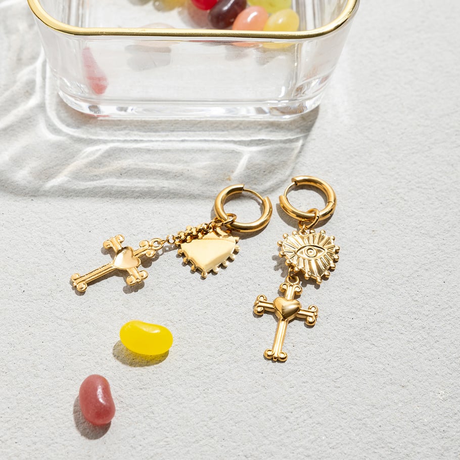 1 par de pendientes colgantes retro de acero inoxidable con forma de corazón y cruz, color dorado, para mujer Imagen6