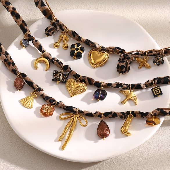 1 Piece  Retro Heart  Cherry Stainless Steel  Gold Color Women's Pendant Necklaces 2