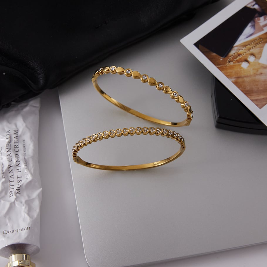 1 Piece Elegant Droplet Heart Stainless Steel Gold Color Women's Bangles Picture4