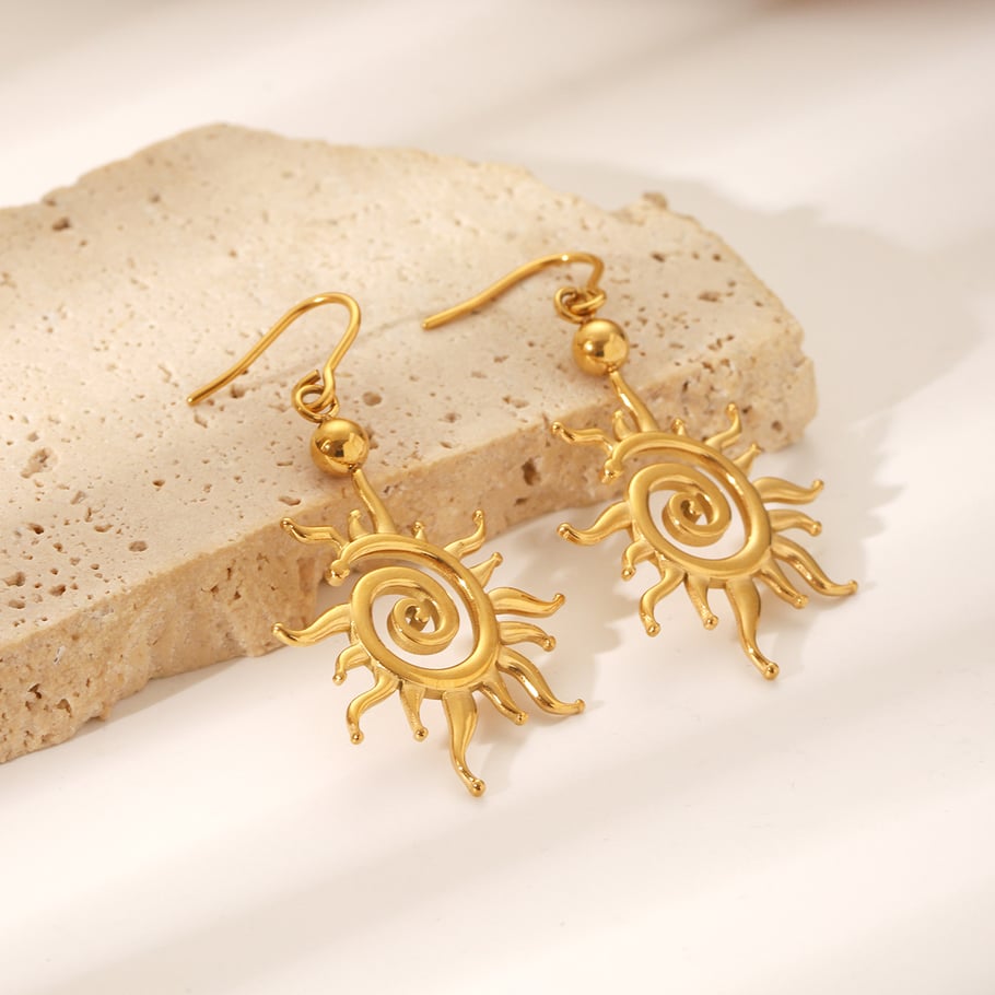 1 par de pendientes colgantes minimalistas de sol de acero inoxidable color dorado para mujer Imagen4