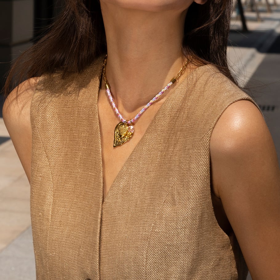 Collana con ciondolo a forma di cuore dolce con trifoglio e sole, in acciaio inossidabile, color oro, 1 pezzo Immagine4