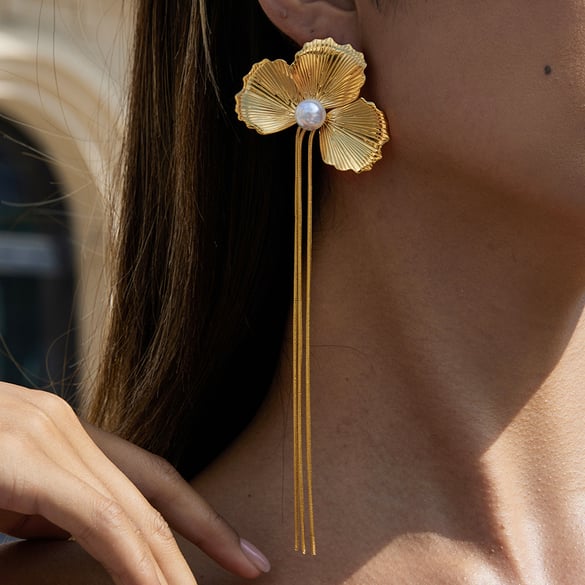 1 Paar elegante Blumenquaste Edelstahl Gold Farbe Damen Baumeln Ohrringe 2