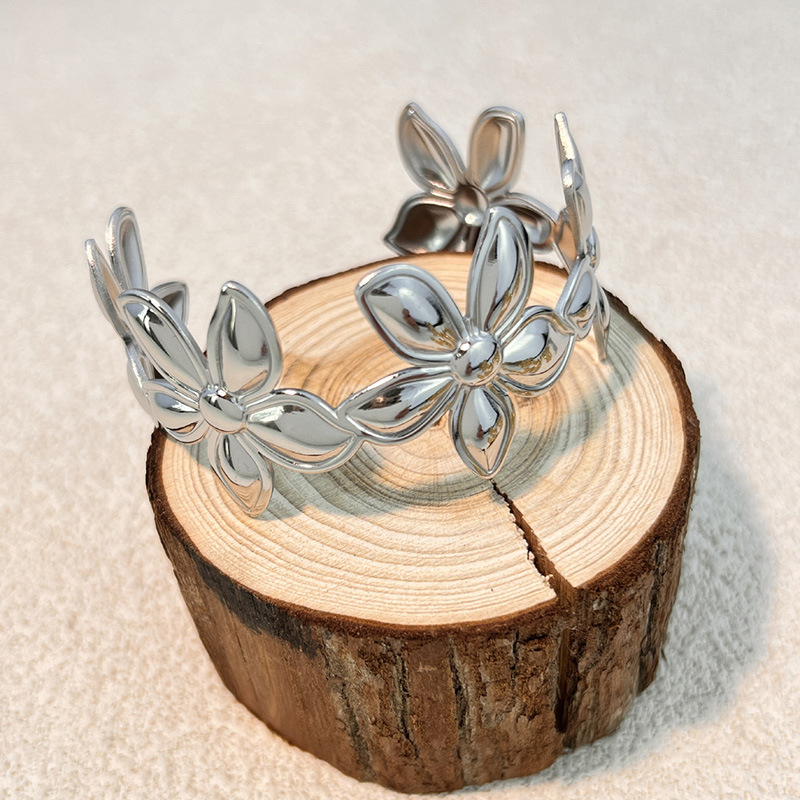 Bracciale rigido classico in acciaio inossidabile color oro con fiore da 1 pezzo 