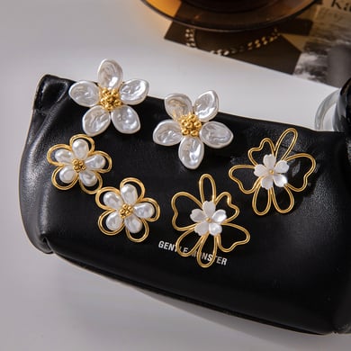 1 paio di eleganti orecchini a bottone da donna in acciaio inossidabile color oro con conchiglia a forma di fiore h5 Immagine3