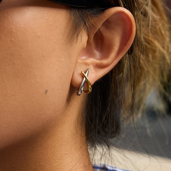 1 paire de boucles d&#39;oreilles à tige en acier inoxydable doré pour femme, motif lignes croisées