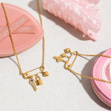 1 pezzo di collane con ciondolo romantico a forma di graffetta in acciaio inossidabile color oro da donna h5 Immagine5