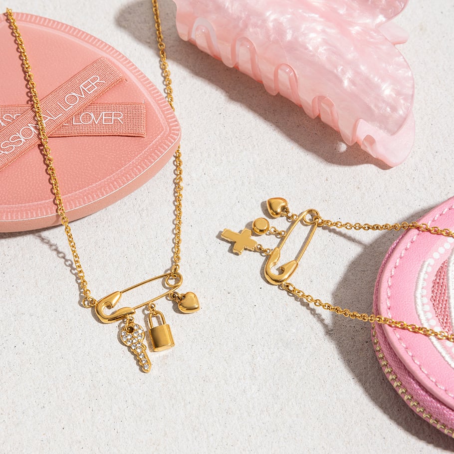 1 pezzo di collane con ciondolo romantico a forma di graffetta in acciaio inossidabile color oro da donna Immagine5