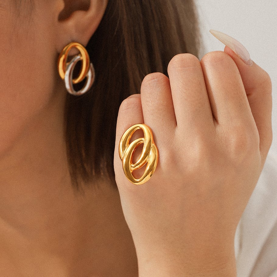 1 par de pendientes de botón de acero inoxidable para mujer en colores dorado y plateado combinados Imagen4