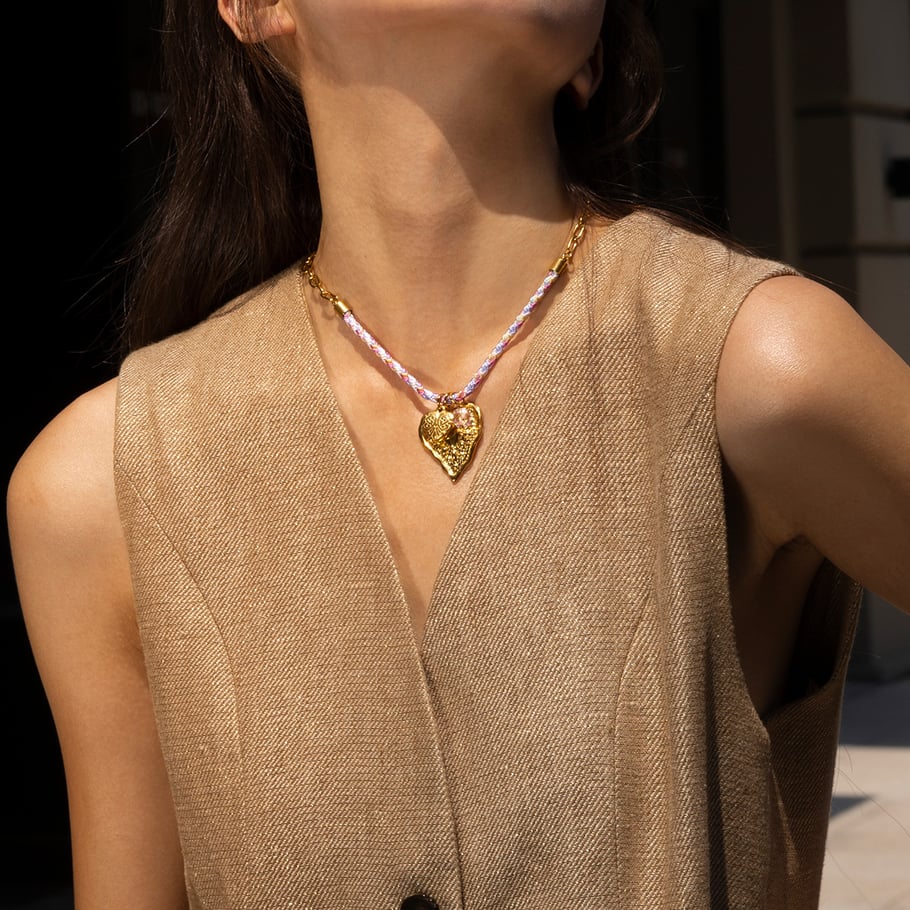 Collana con ciondolo a forma di cuore dolce con trifoglio e sole, in acciaio inossidabile, color oro, 1 pezzo Immagine3