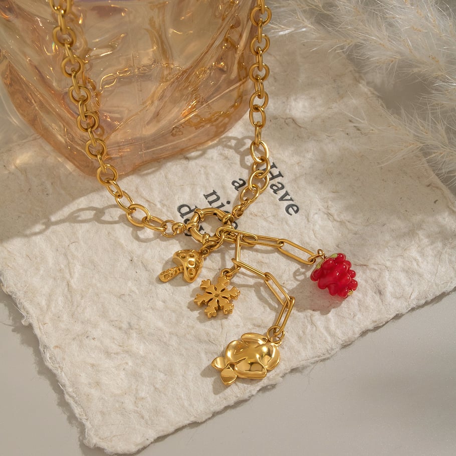 Conjunto de collar romántico de acero inoxidable en color dorado con flor de uva Imagen5
