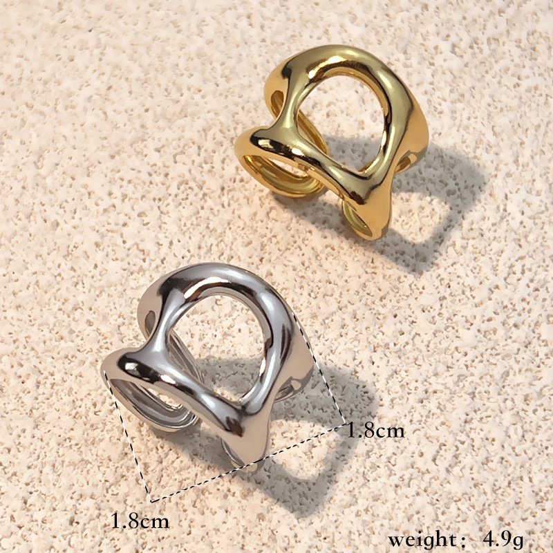 Anello minimalista color oro in acciaio inossidabile di forma irregolare da 1 pezzo Immagine4