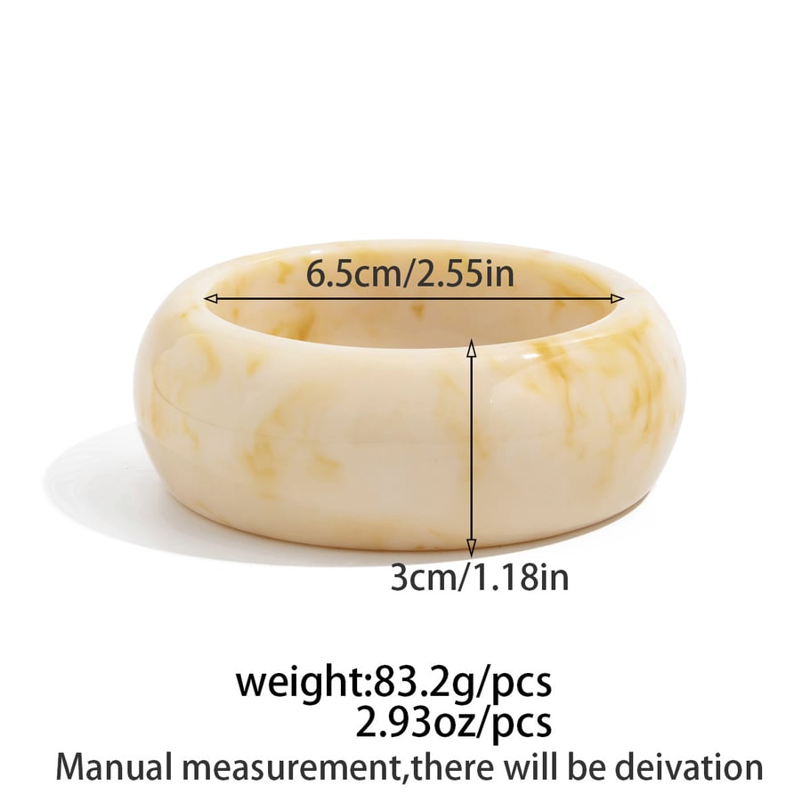 1 brazalete de resina con forma irregular retro. Imagen2