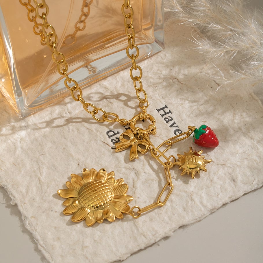 Set di collane in acciaio inossidabile color oro con fiore romantico e fragola Immagine2