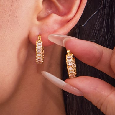 1 Paar luxuriöse Creolen aus Edelstahl mit goldfarbenem Zirkonia für Damen h5 Bild4