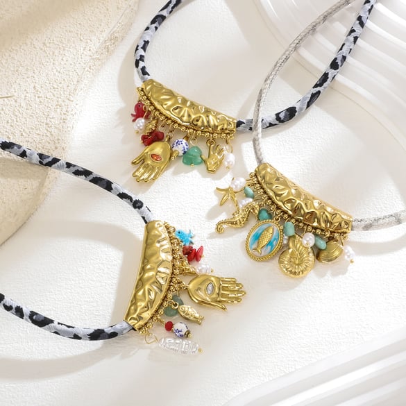 1 Piece Luxurious Hand Stainless Steel Gold Color Women's Pendant Necklaces 2