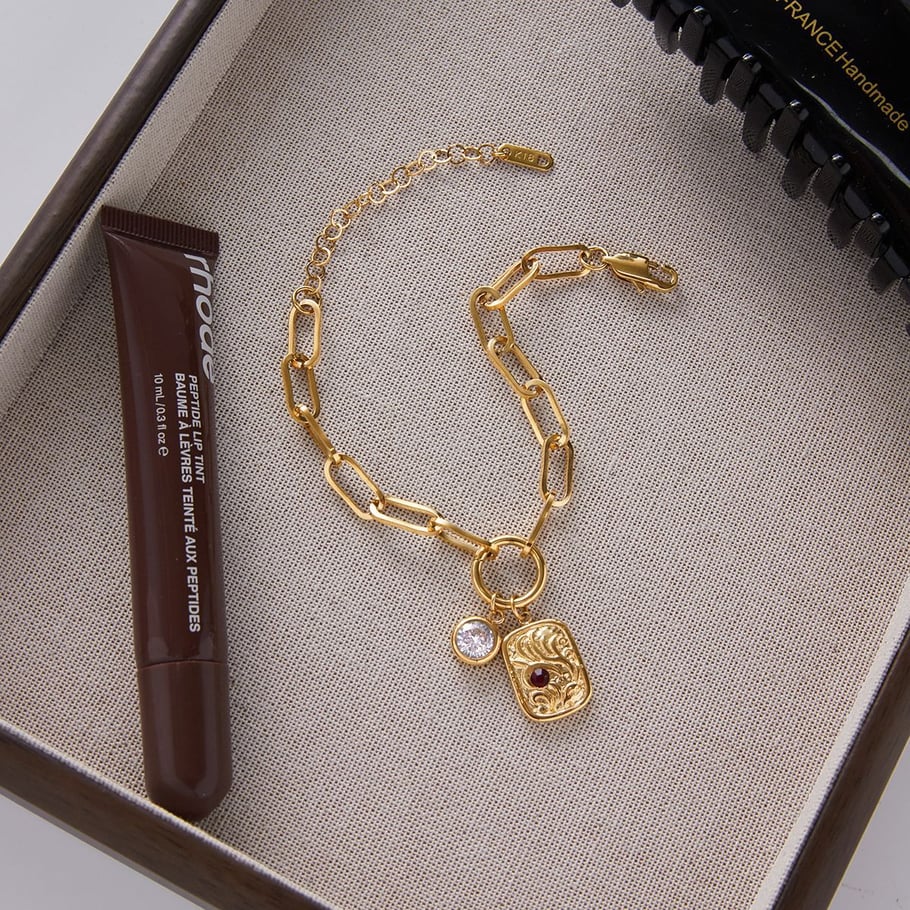 Set di gioielli da donna sofisticati in acciaio inossidabile con zirconi color oro e forma rettangolare Immagine5