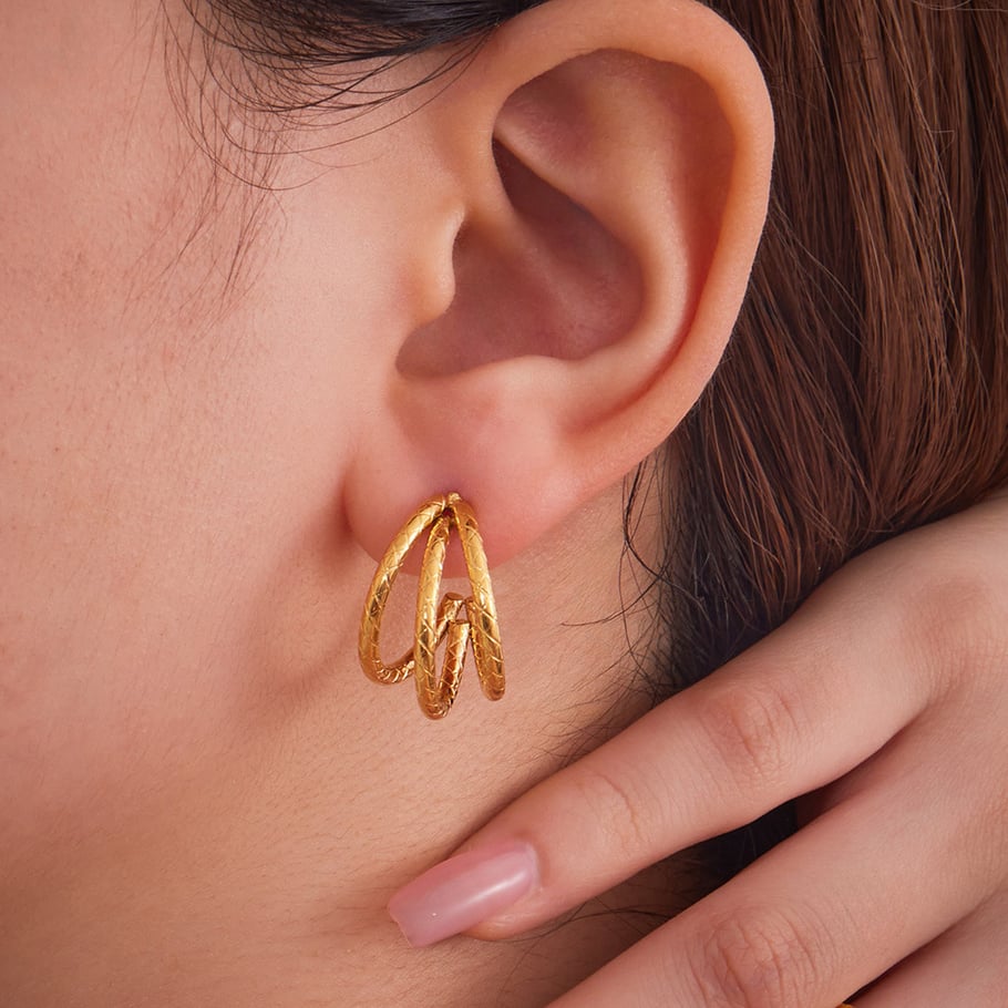 1 Paar minimalistische Creolen aus Edelstahl in Goldfarbe für Damen Bild3