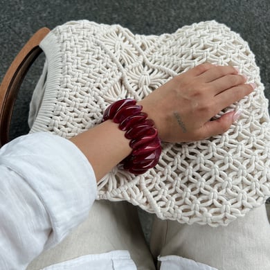1 brazalete de resina con forma irregular retro. h5 Imagen2