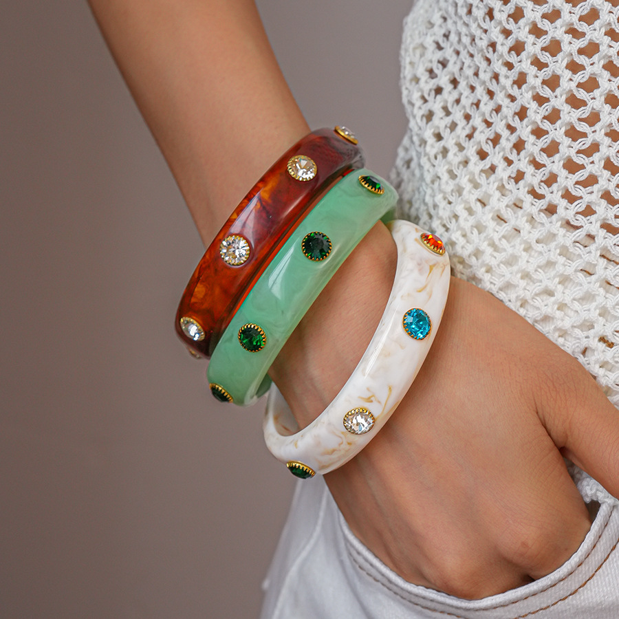 1 brazalete acrílico de color degradado retro Imagen5