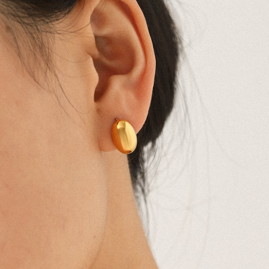 1 set di orecchini a bottone da donna in acciaio inossidabile color oro con forma irregolare Immagine3