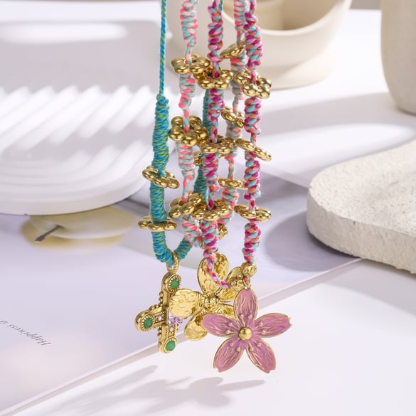 Collier avec pendentif en acier inoxydable doré pour femme, 1 pièce, corde tissée à la main, motif floral