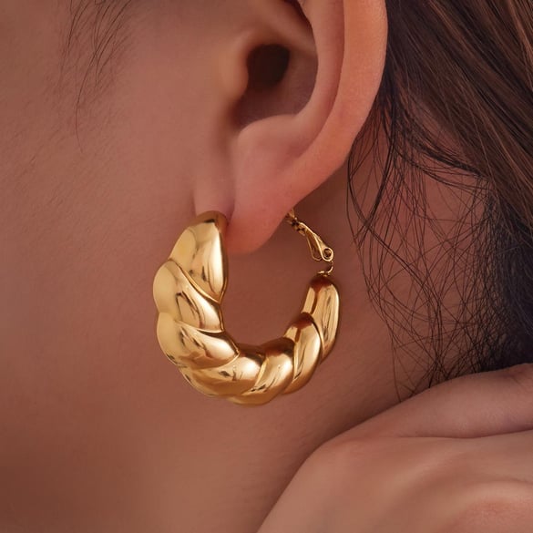 1 Paar klassische Twist-Creolen aus Edelstahl in Goldfarbe für Damen 2