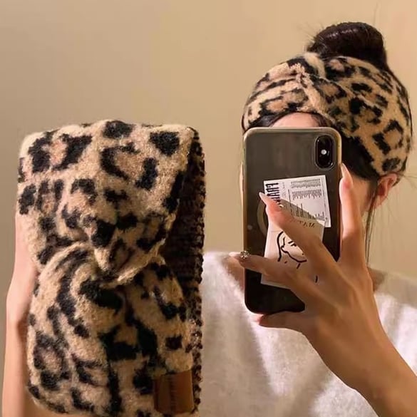 1 Stück vielseitige, gestrickte Haarbänder im Kreuzstil mit Leopardenmuster und breiter Krempe für Damen 2