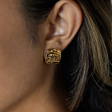1 paio di orecchini a bottone da donna in acciaio inossidabile color oro con delicate strisce ondulate h5 Immagine4