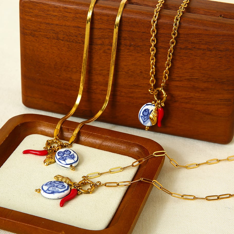 1 Piece Retro Flower Capsicum Stainless Steel  Women's Pendant Necklaces Picture3
