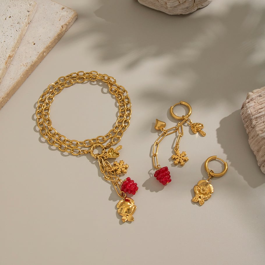 Conjunto de collar romántico de acero inoxidable en color dorado con flor de uva Imagen2