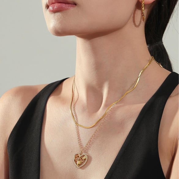 1 Piece Elegant Heart Stainless Steel Gold Color Women's Pendant Necklaces 2