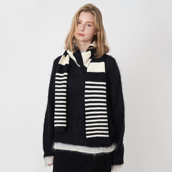1 Piece Black&White Strip Synthetic Fiber Women's Winter Scarves 2