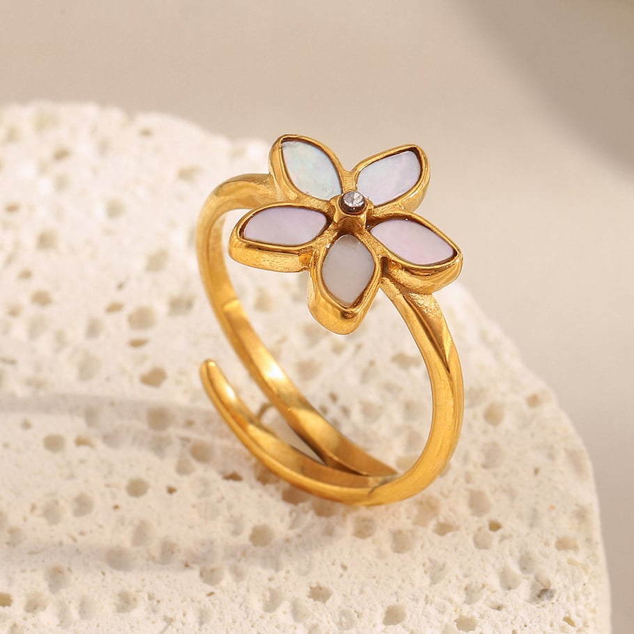 1 anillo llamativo de acero inoxidable con diseño de flor elegante y concha de color dorado. Imagen3