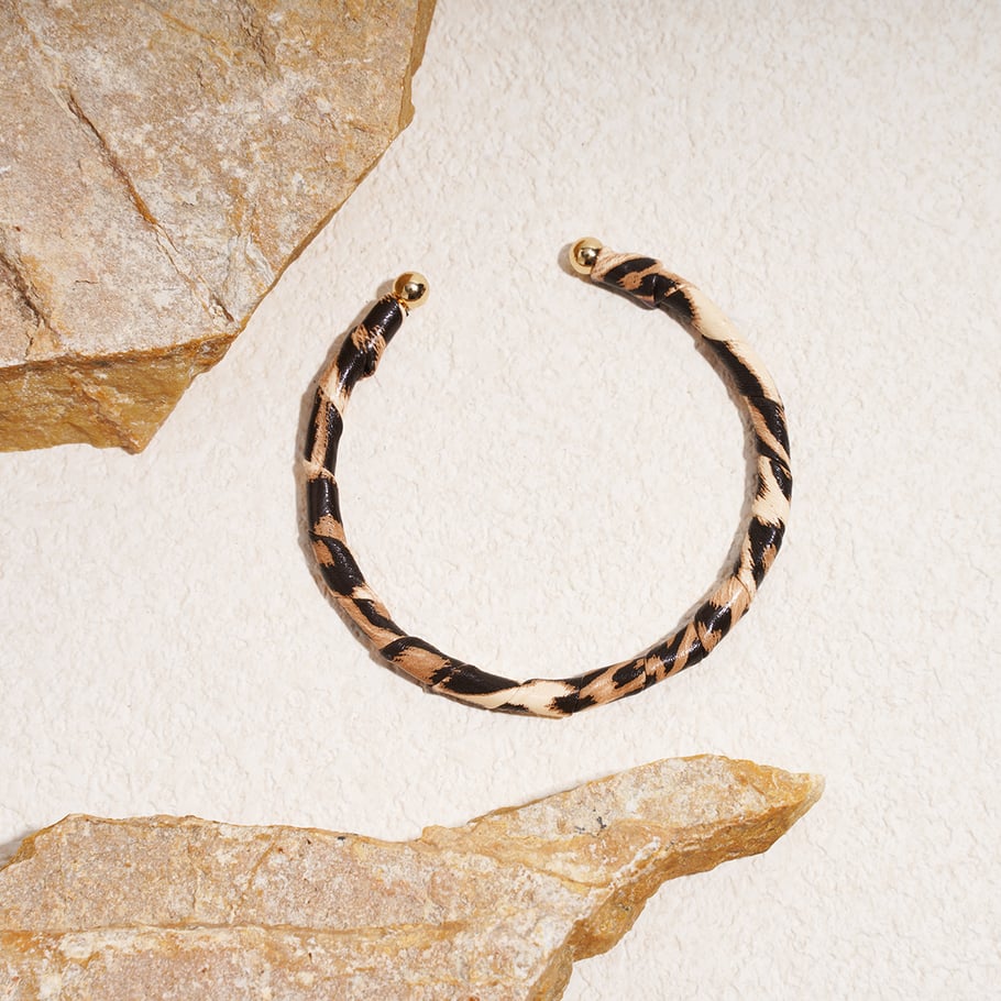 1 Piece Retro Leopard leather Alloy Cuff Bracelet Picture4