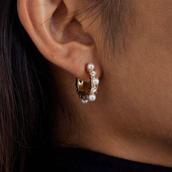 1 paio di eleganti orecchini a cerchio da donna in acciaio inossidabile color oro con zirconi 2
