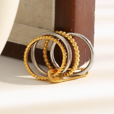 Anillos minimalistas de acero inoxidable en color dorado y plateado con diseño de combinación de oro y plata. h5 Imagen4