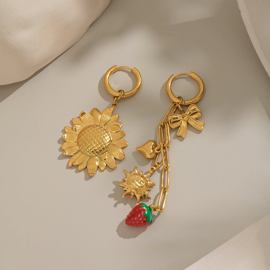 Set di collane in acciaio inossidabile color oro con fiore romantico e fragola Immagine4