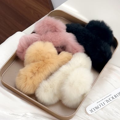 1 pezzo semplice carino super morbido peluche tinta unita fermagli per capelli da donna h5 Immagine2