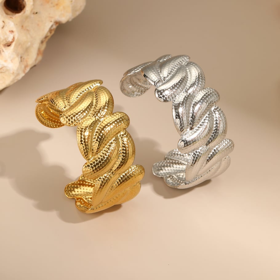 1 Piece Luxurious  Elegant Lines Thread Stainless Steel  Women's Cuff Bracelets Picture3