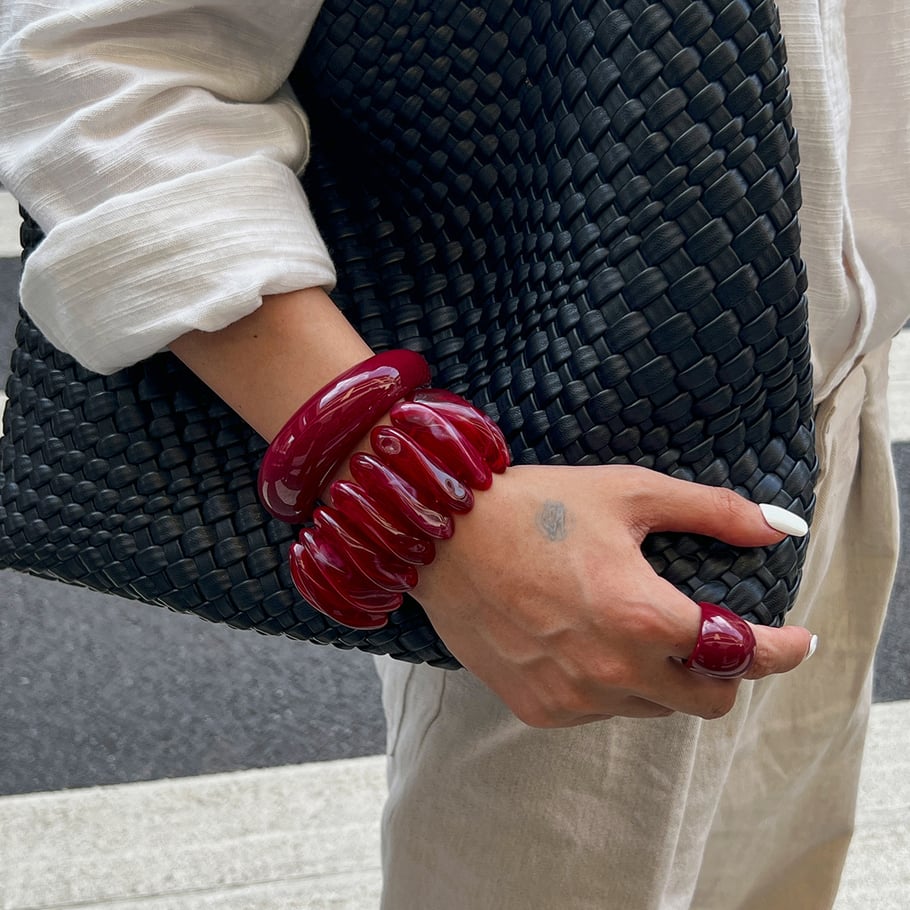 1 brazalete de resina con forma irregular retro Imagen3