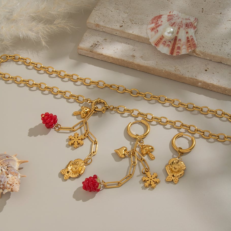 Conjunto de collar romántico de acero inoxidable en color dorado con flor de uva Imagen3