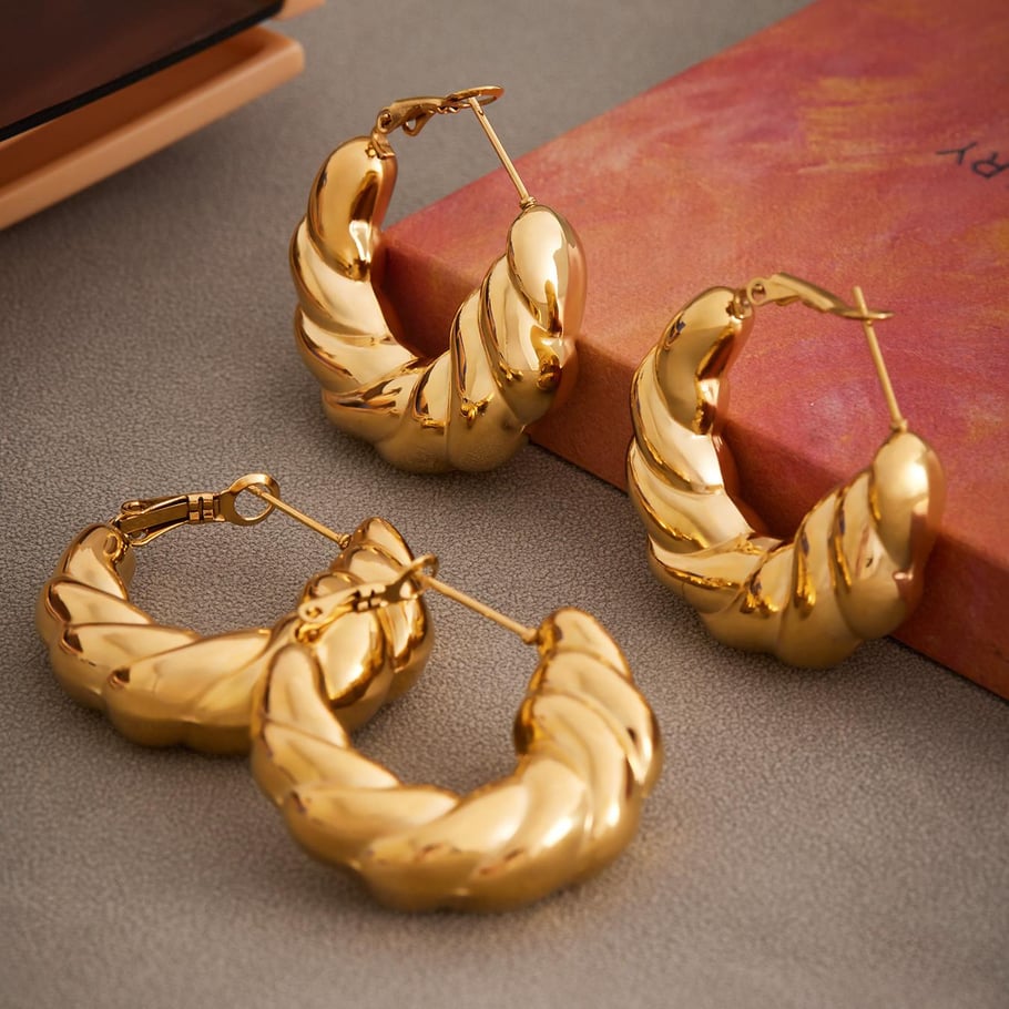 1 Paar klassische Twist-Creolen aus Edelstahl in Goldfarbe für Damen Bild5