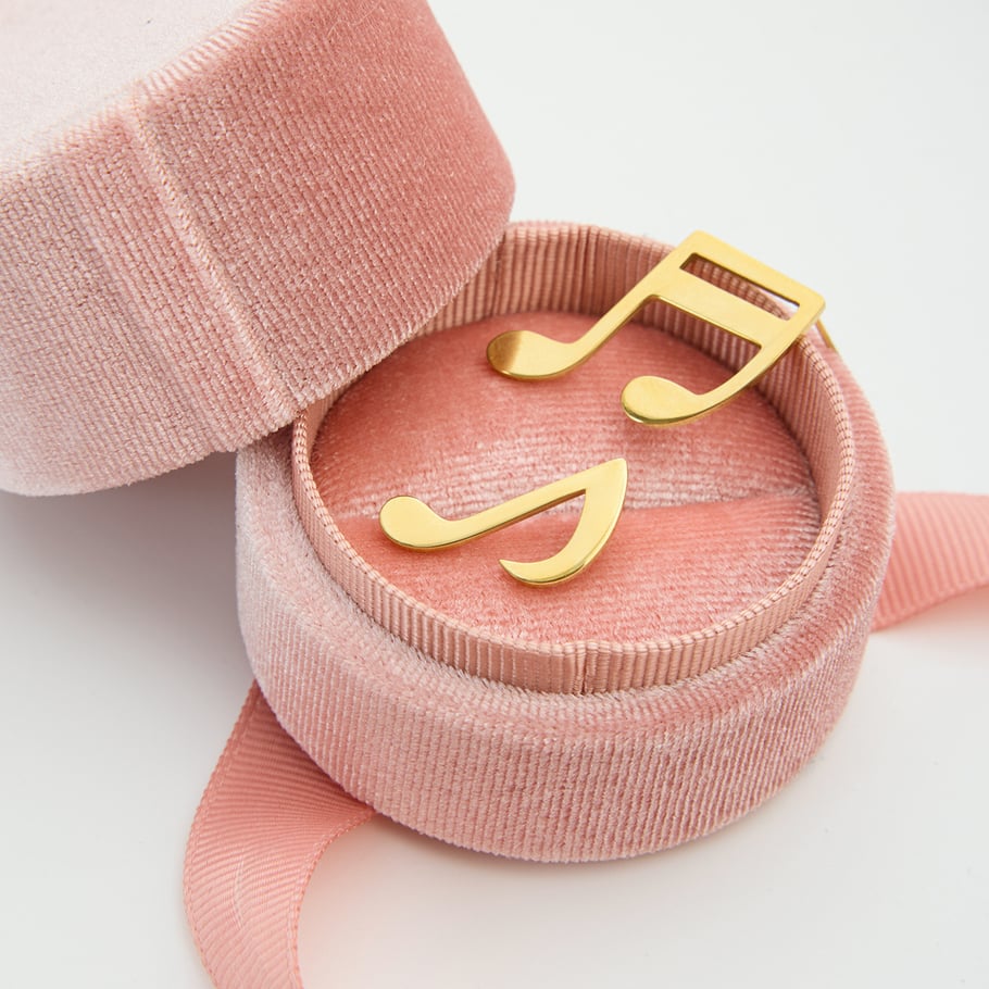 1 paio di orecchini a bottone asimmetrici in acciaio inossidabile color oro da donna Immagine6