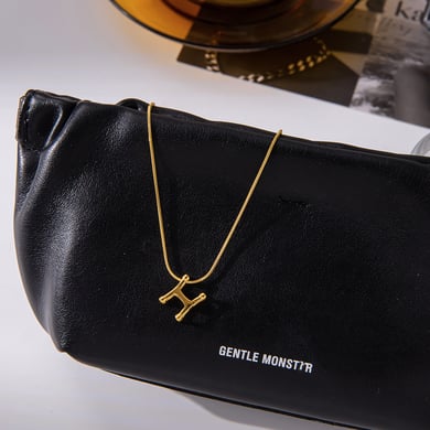 1 pezzo classico collana con ciondolo a forma di lettera H in acciaio inossidabile color oro da donna h5 Immagine5
