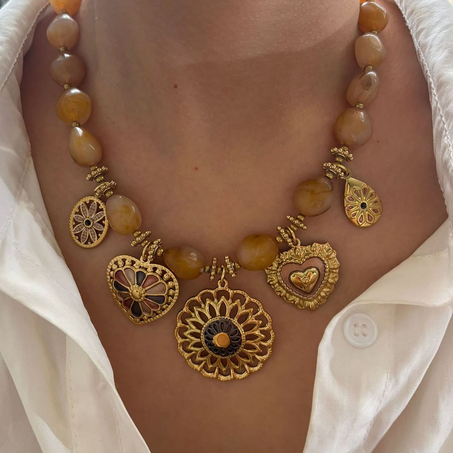 Collana con ciondolo a forma di cuore in resina color oro, 1 pezzo di lusso Immagine3