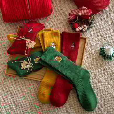 1 paire de chaussettes mi-mollet brodées de Noël en coton pour femme h5 Image2