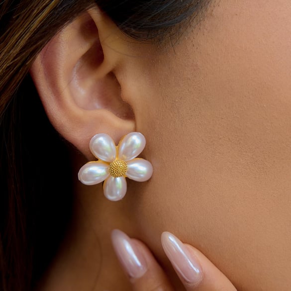 1 paire de boucles d&#39;oreilles à tige élégantes en acier inoxydable couleur or pour femme, motif fleur et coquillage 2